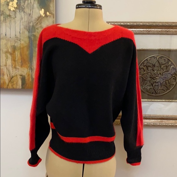 Neiman Marcus Long Sleeve Sweater - Picture 1 of 7